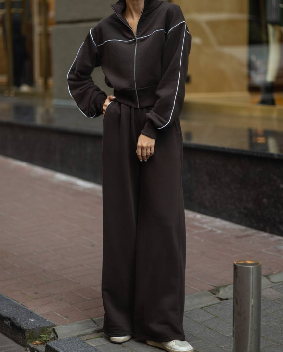 55 Костюм із трьохнитки з кантом